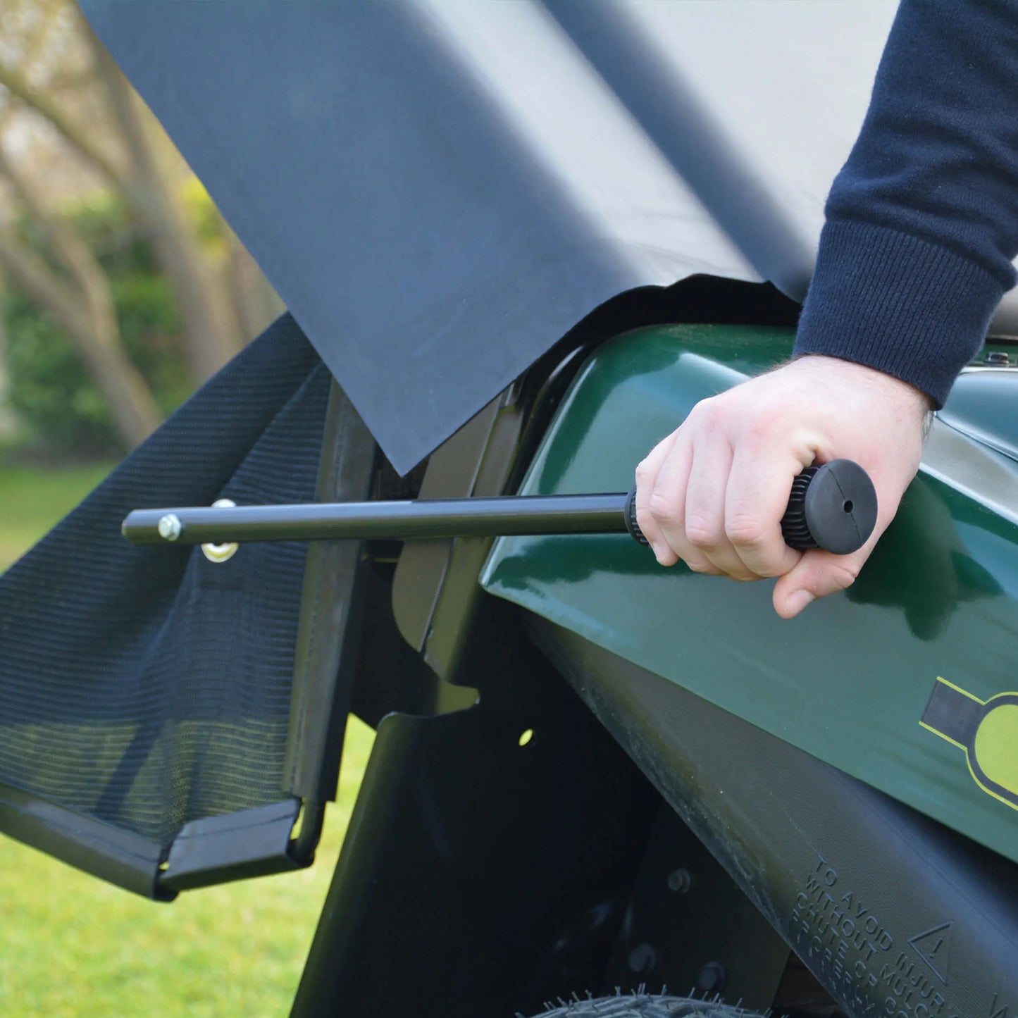 Webb 76cm (30") Ride-On Lawnmower with Collector & Hydrostatic Drive